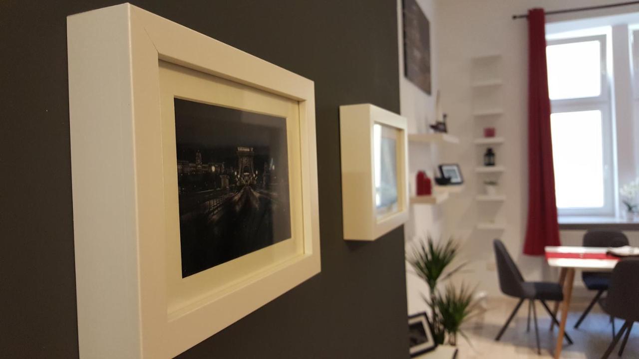 Home, Far Away From Home 2 Budapest Bagian luar foto